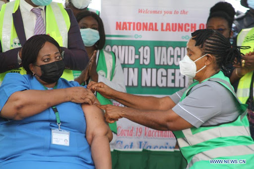 COVID-19: Nigeria vaccinates 440,000 health workers