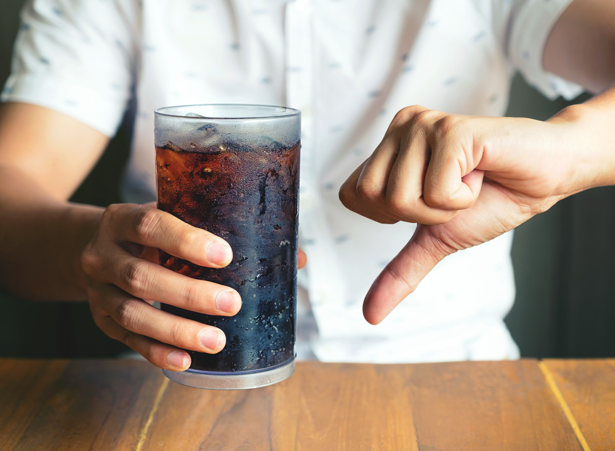 5 dangerous effects of drinking soda
