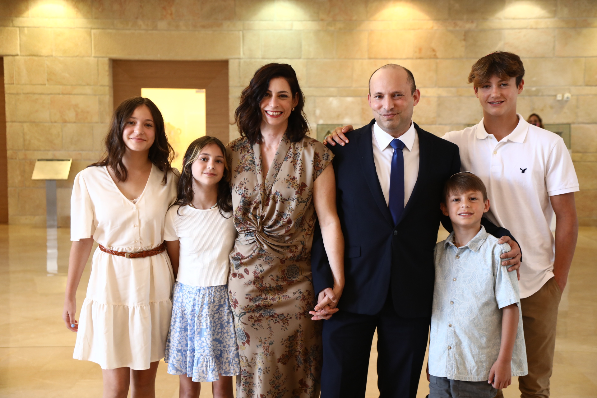 Семья премьер министра. Гилат Бенет. Нафтали Беннет с семьей. Нафтали Беннет с женой. Экс-премьер Израиля Беннет.