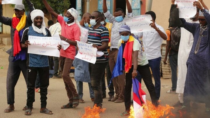 Chadian police fire tear gas to disperse anti-French protesters