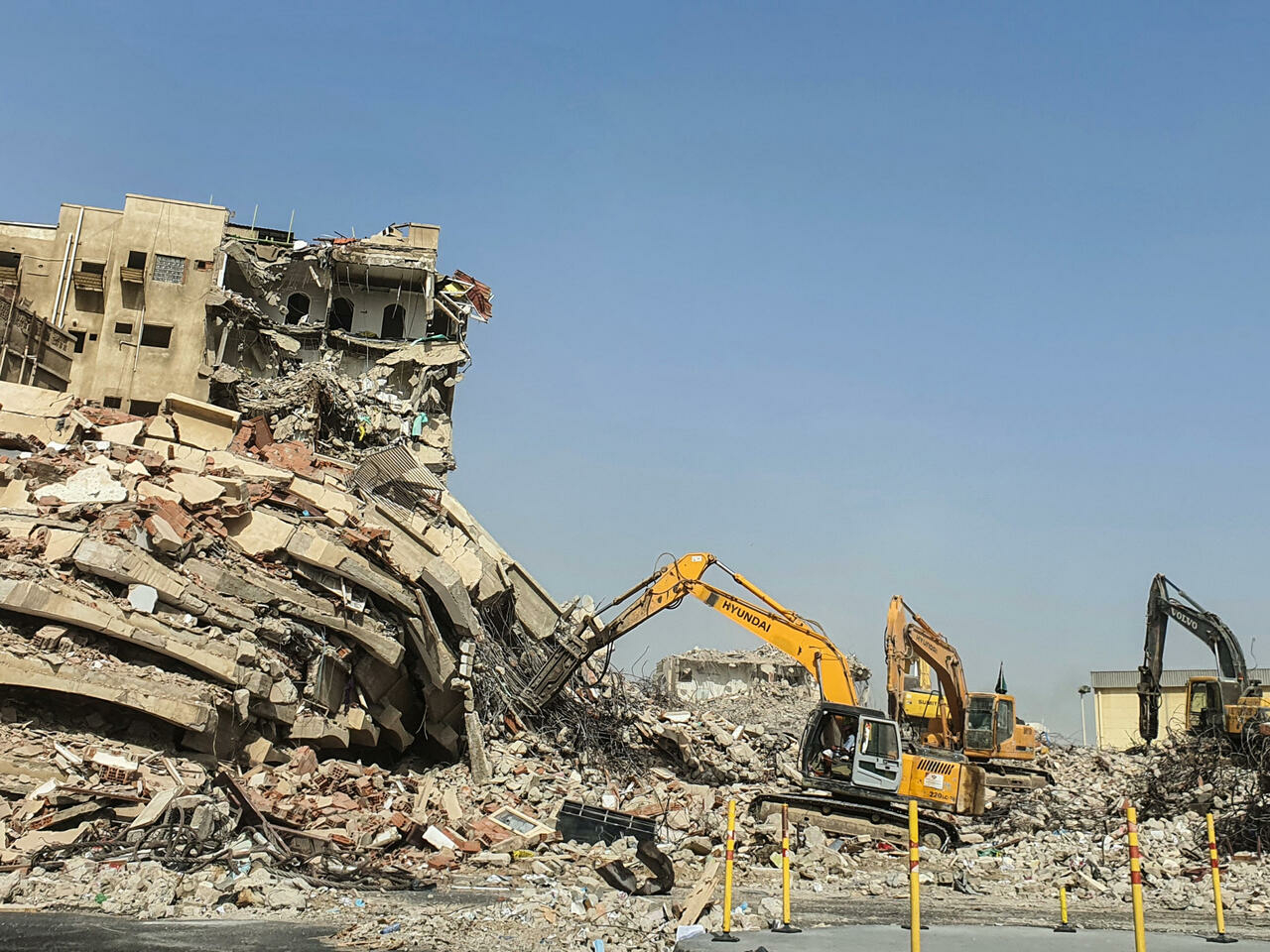 Saudi officials resume demolitions in Jeddah neighborhoods despite strong anger