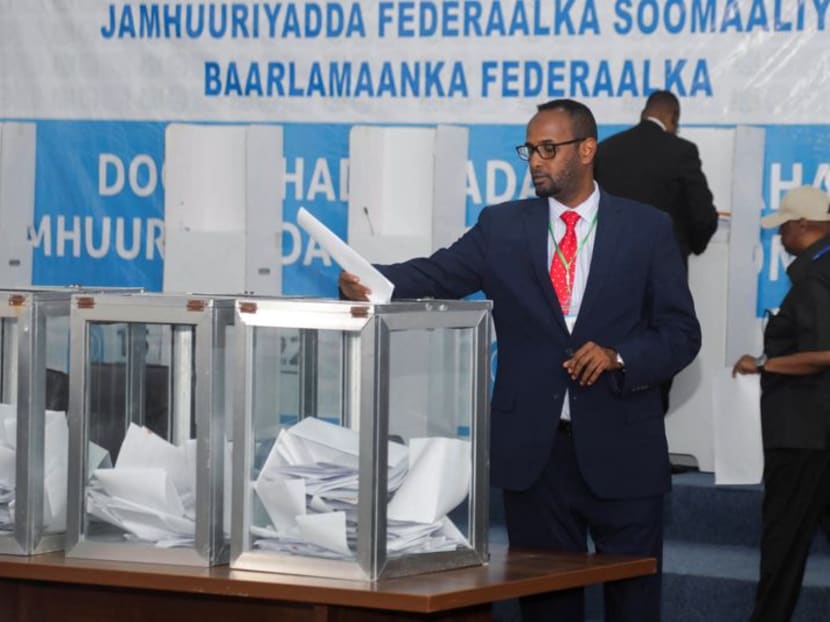 Somali politicians choose new president, unruffled by explosions
