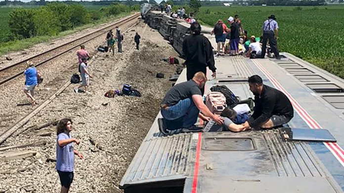 3 killed, 50 injured in train derailment in Missouri