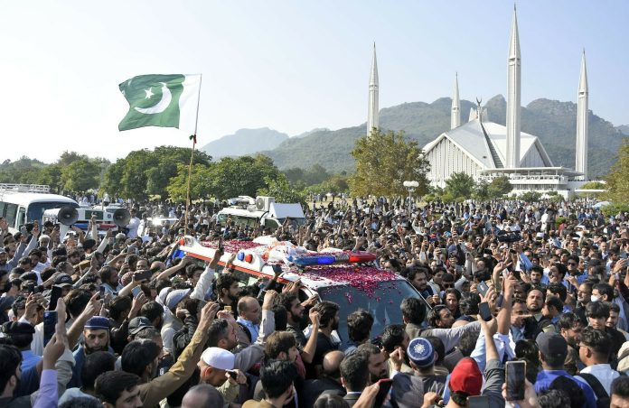 Slain Pakistani journalist: Tens of thousands attend Arshad Sharif's funeral
