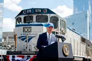 US; Over 300 Groups Urge Biden to Help Avoid Rail Shutdown