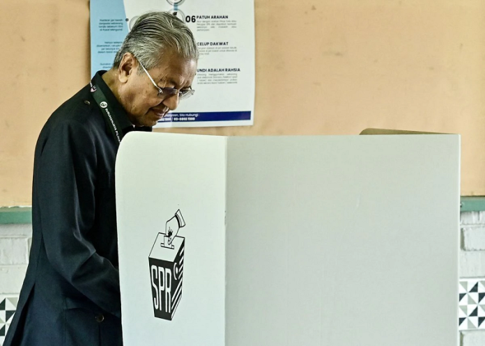 Malaysia: Mahathir loses in Langkawi, his first electoral defeat since 1969