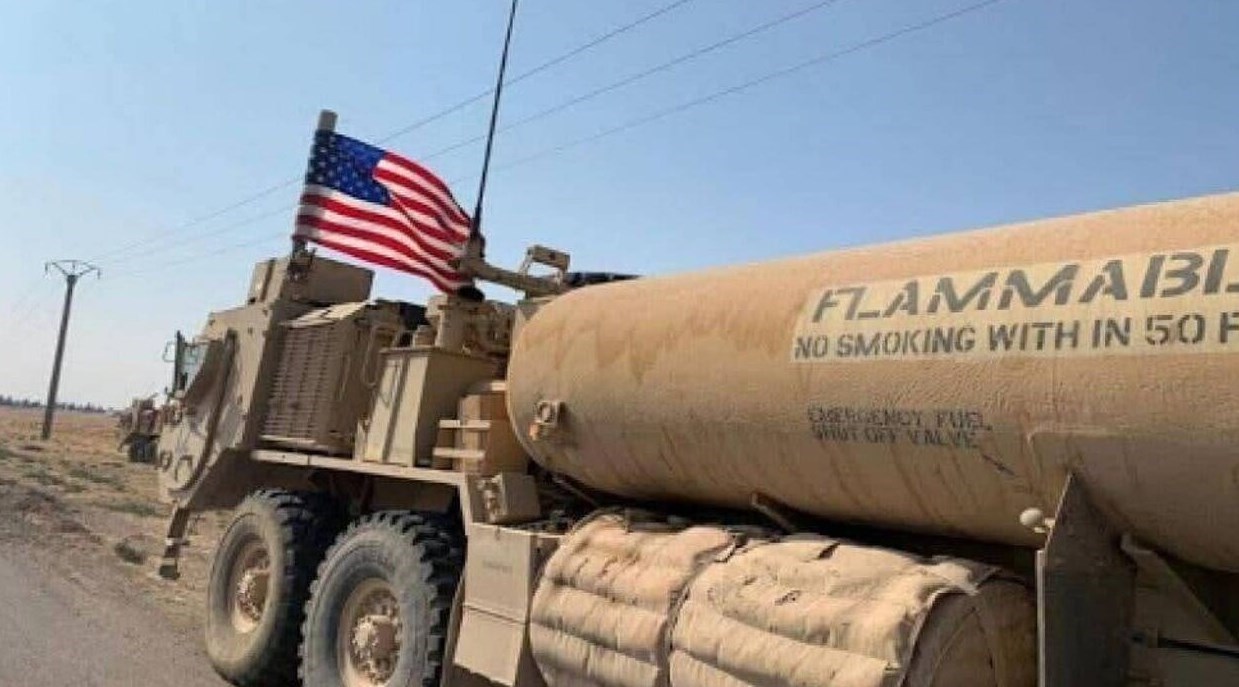 US forces continue smuggling Syrian oil to Iraq in convoy of tanks