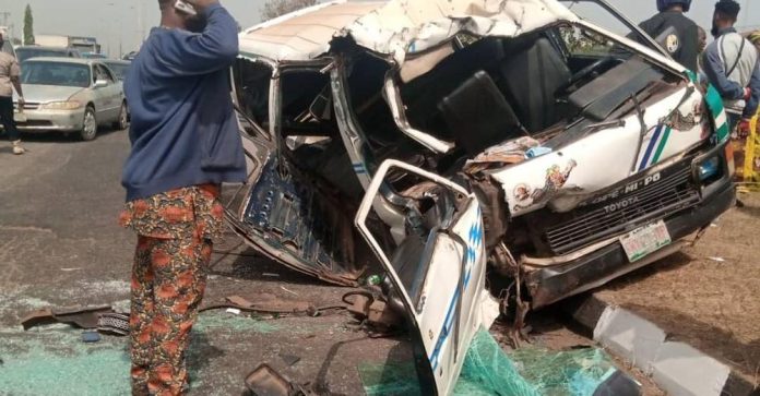 One dead, six injured in Sagamu-Benin expressway accident