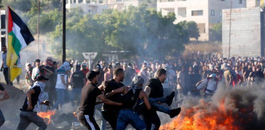 Medics says Israeli Troops Kill 10 Palestinians, Hurt 100 In West Bank Clash