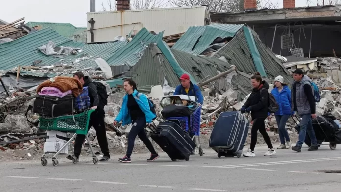 Civilians flee embattled Bakhmut as Ukrainian pullout looms