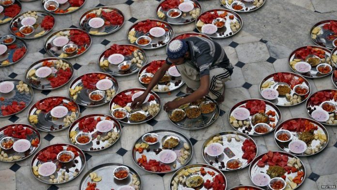 What breaks a Muslim's fast during Ramadan?