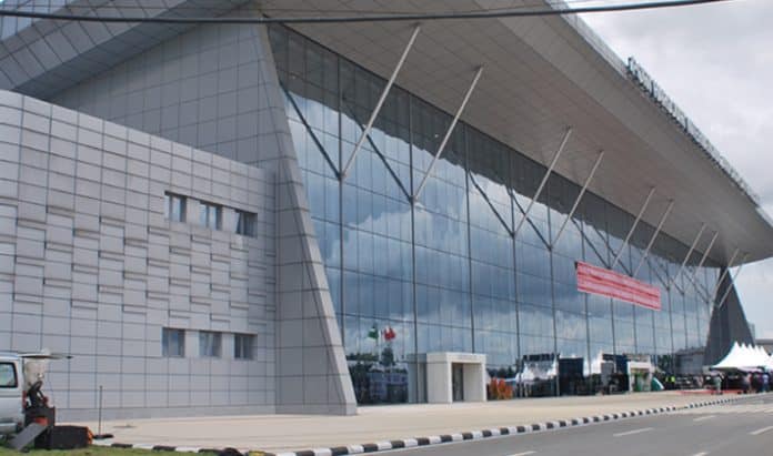 Panic at Port Harcourt International Airport as aircraft skids off runway