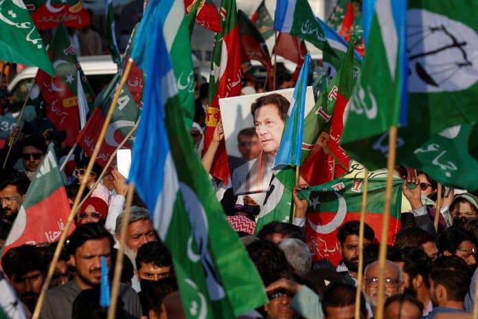 Pakistan: Allies of Imran Khan secure biggest share of seats in final election