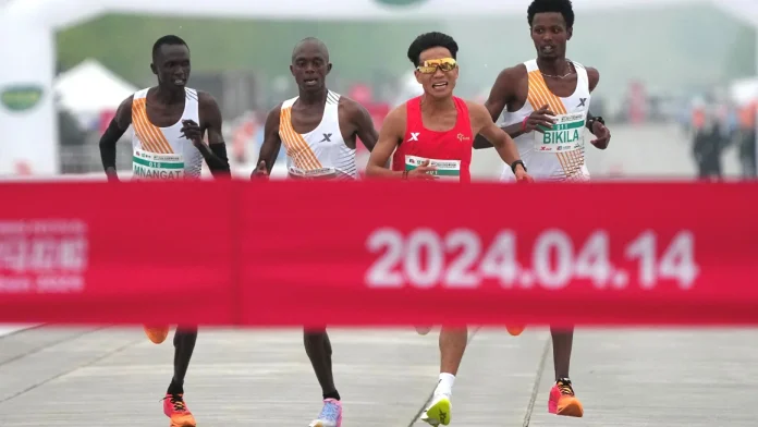 3 African runners seen letting Chinese runner win Beijing half marathon