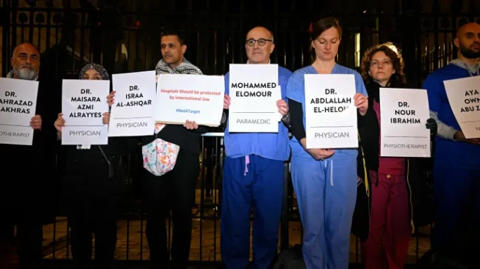 UK: Vigil held in London to commemorate health care workers killed in Gaza