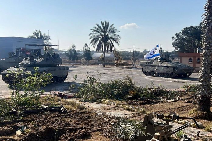 Gaza: Israeli forces seize Rafah crossing, threatening aid, putting ceasefire talks on edge